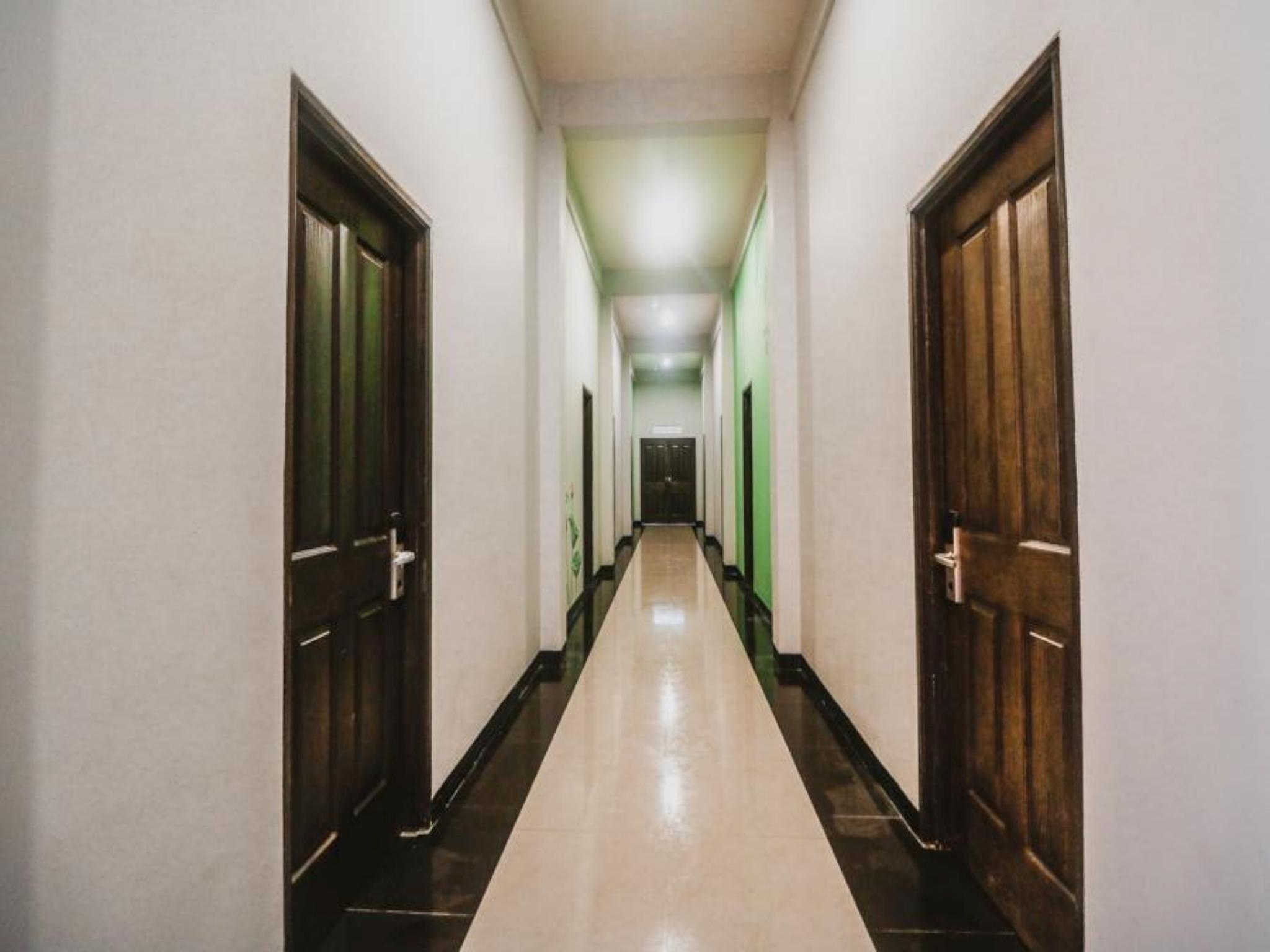 Reddoorz Plus Near Mall Slipi Jaya Jakarta Kültér fotó